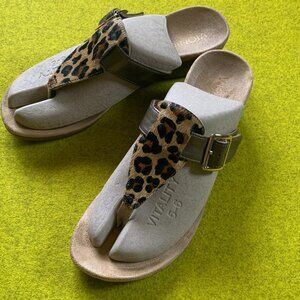 Vionic Ortho Suede Leopard Wedge Flip Flop Sandal with Buckle size 9